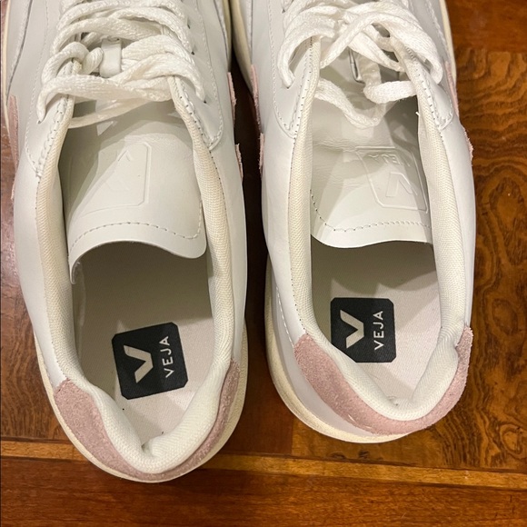 Veja V-12 LEATHER WHITE BABE - Picture 6 of 8